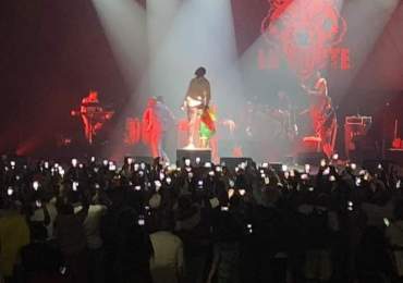 Revivez le concert électrique du rappeur Valsero au Zénith de Paris