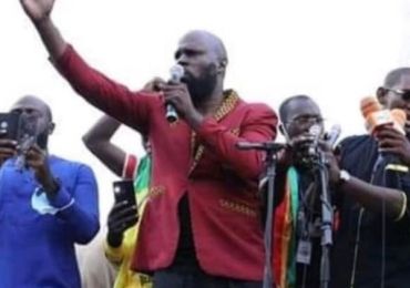 L'Afrique sous influence russe ? Kémi Séba renvoie Macron à sa «négrophobie pathologique»