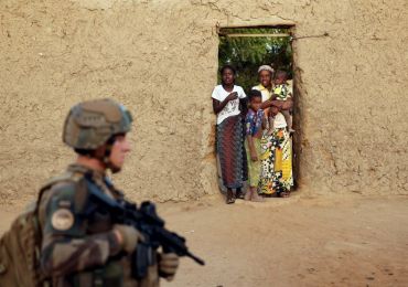 La nostalgie coloniale continue de définir la relation de la France avec l'Afrique