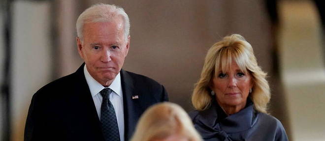 Livre de condoléances à Élisabeth II: Joe Biden surprend le monde entier